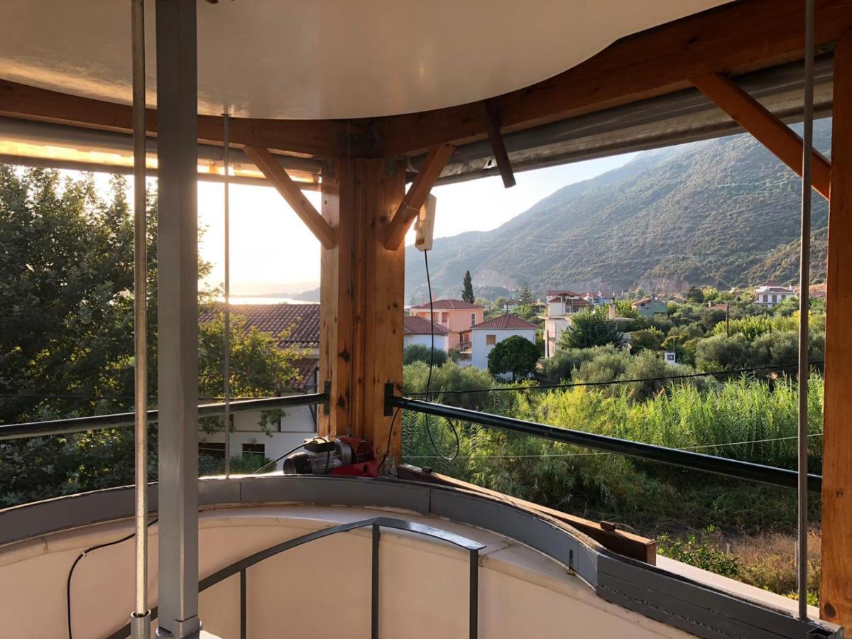 Steinturm Mit Dach-Terrasse Zwischen Fluss, Meer Und Gebirge- Spiti Pirgos Paralia Sergoulas Eksteriør billede
