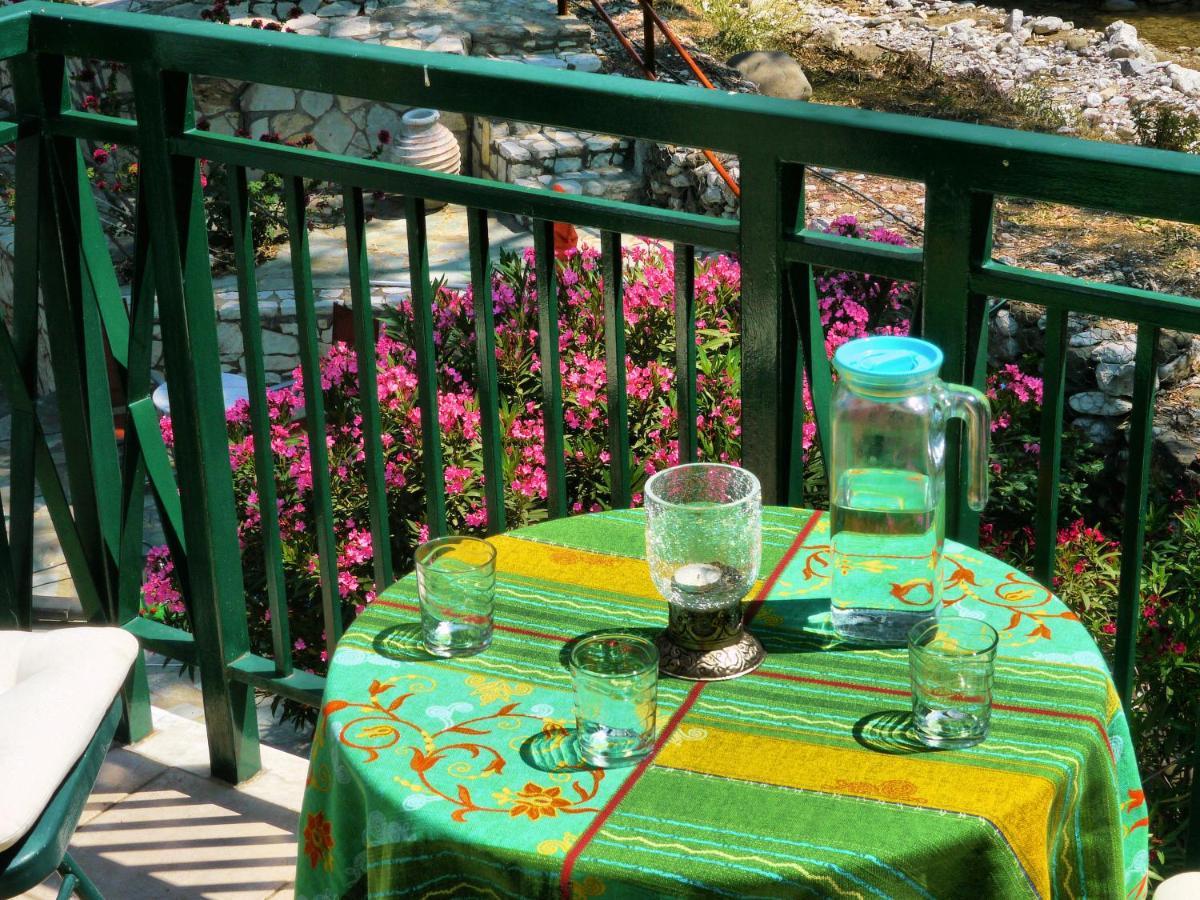 Steinturm Mit Dach-Terrasse Zwischen Fluss, Meer Und Gebirge- Spiti Pirgos Paralia Sergoulas Eksteriør billede