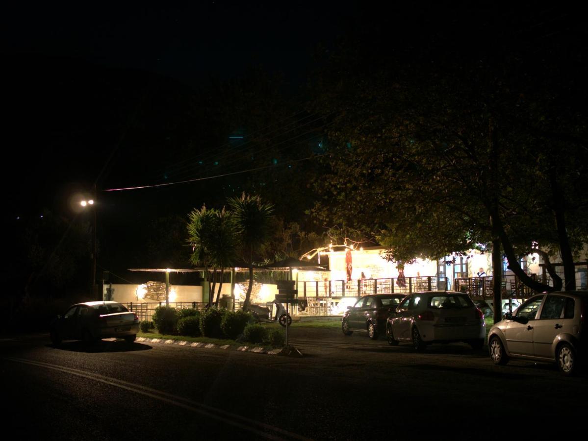 Steinturm Mit Dach-Terrasse Zwischen Fluss, Meer Und Gebirge- Spiti Pirgos Paralia Sergoulas Eksteriør billede