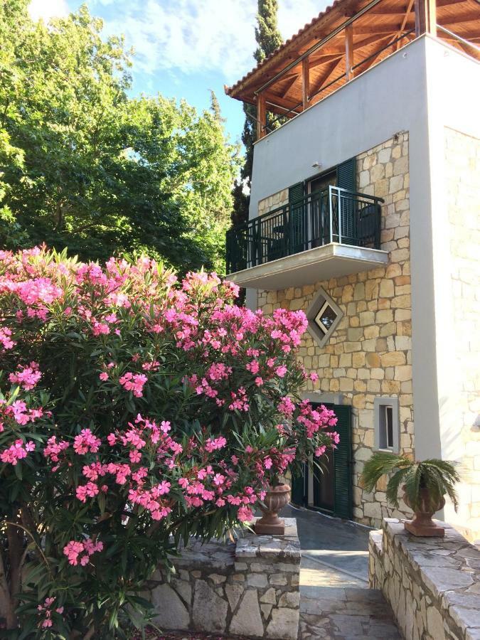 Steinturm Mit Dach-Terrasse Zwischen Fluss, Meer Und Gebirge- Spiti Pirgos Paralia Sergoulas Eksteriør billede
