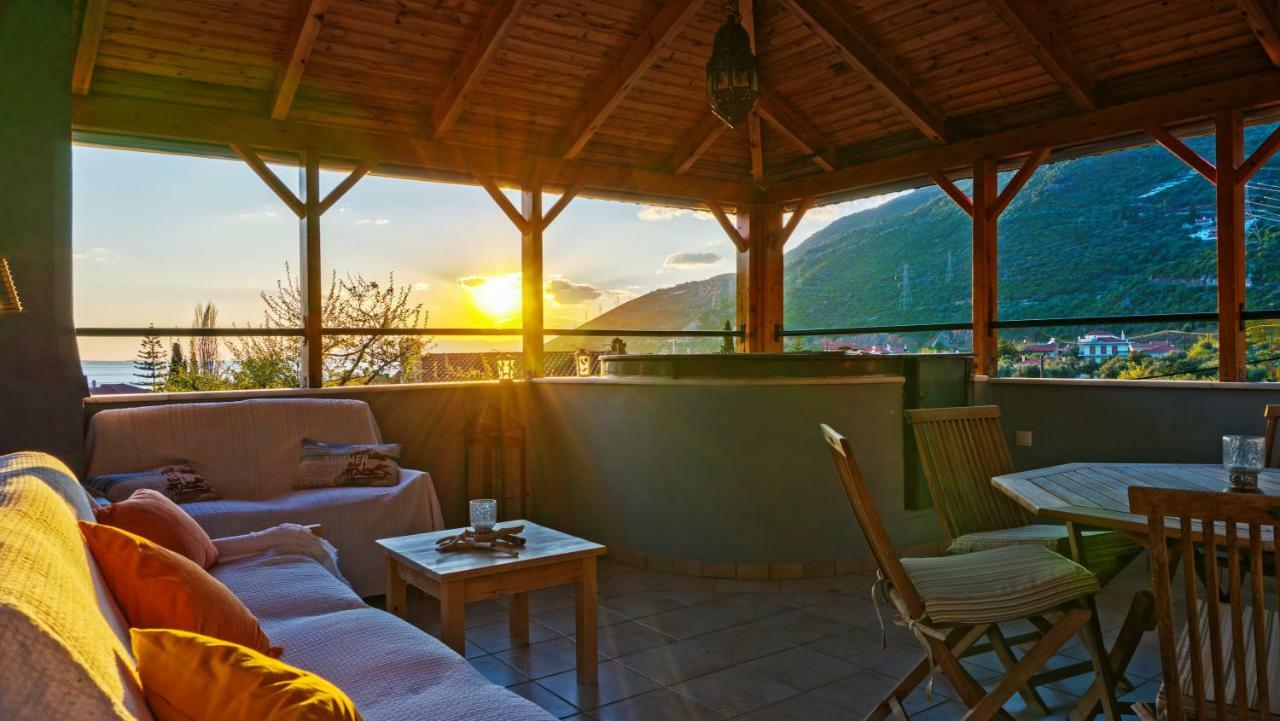 Steinturm Mit Dach-Terrasse Zwischen Fluss, Meer Und Gebirge- Spiti Pirgos Paralia Sergoulas Eksteriør billede